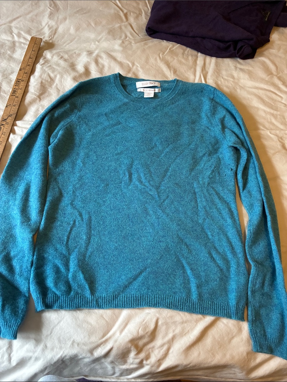 Ellen Tracy Teal 100 percent Cashmere crew neck